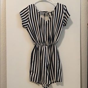 Tie back Black and white romper